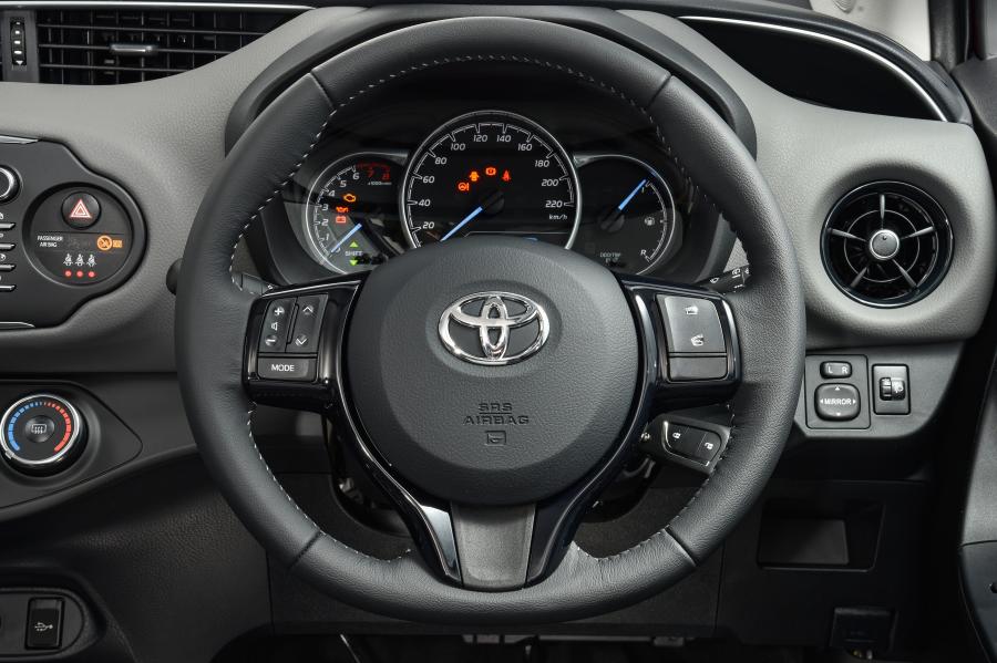Панель приборов Toyota Yaris Pulse 2017 года  (ZA) (фото 5 из 37)